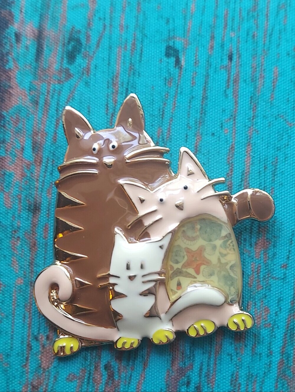 NWT Colorful Cat Family Brooch Brown